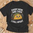 Every Now And Then I Fall Apart タコスユーモア Tシャツ 高齢者への贈り物