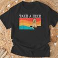 Take A Hike ケアンテリア グラフィック ハイキング Tシャツ 高齢者への贈り物