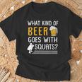 Workout Gym Meme For Beer Loversquats Joke Tシャツ 高齢者への贈り物