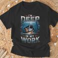 I'm Deep In My Work 水中溶接機 Tシャツ 高齢者への贈り物