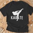 Karate Kick 空手キック松濤館、剛柔和道上地糸東極真流 Tシャツ 高齢者への贈り物