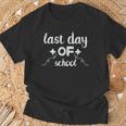 Last Day Ofchool Byechool Hello Pool Tシャツ 高齢者への贈り物