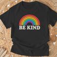 Lgbtq Be Kind Pocket Gay Pride Lgbt Ally Rainbowintage Tシャツ 高齢者への贈り物