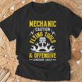 Mechanic Caution Flying Tools 自動車整備士 Tシャツ 高齢者への贈り物