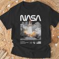 Nasa スペースシャトル打ち上げカラーの黒と白のワームロゴ Tシャツ 高齢者への贈り物