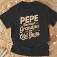 Pepe Because Grandpa Is For Old Guys Fun For Grandpa Is For Old Guys For Grandfather Tシャツ 高齢者への贈り物