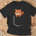 Red Panda In A Bag Cute Love レッドパンダバッグ Tシャツ 高齢者への贈り物