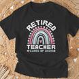Retired Teacher Class Of 2025 Rainbow Retro Graduation Tシャツ 高齢者への贈り物