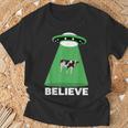 Ufo Cow Abduction Ufo Alien Abduction Tシャツ 高齢者への贈り物