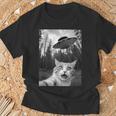 Ufoエイリアンと面白い猫の自撮り。 Tシャツ 高齢者への贈り物