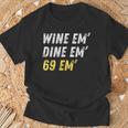 Wine Em Dine Em 69 Em 面白い セックス ジョーク 汚いユーモア Tシャツ 高齢者への贈り物