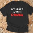 「My Heart Is With Canada」 – カナダ人と強く立つ Tシャツ 高齢者への贈り物