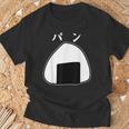 【おにぎりパン】パンとおにぎり：伝統と現代の融合 Tシャツ 高齢者への贈り物