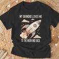おじいちゃんは私を月まで愛して帰って Tシャツ 高齢者への贈り物