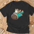 くつろぐ猫 Relaxing Cat Tシャツ 高齢者への贈り物