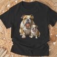 イングリッシュブルドッグの子犬とイングリッシュブルドッグ Tシャツ 高齢者への贈り物
