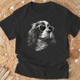 キャバリア・キング・チャールズ・スパニエル犬とサングラス Tシャツ 高齢者への贈り物