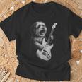 ギターを弾くハバニーズ犬 ロックミュージック 犬好き Tシャツ 高齢者への贈り物