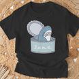 サメの缶詰め Tシャツ 高齢者への贈り物