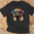 サングラスとパグベージュ犬愛カーリンかわいいパグ Tシャツ 高齢者への贈り物
