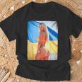 セクシーガールグラフィックtシャツ 「モダンピンナップガール&ウクライナ国旗2」 Tシャツ 高齢者への贈り物