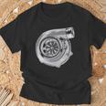 チューニング ターボチャージャー モータースポーツ 車好き 車 ターボ エンジン Tシャツ 高齢者への贈り物