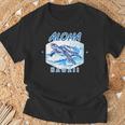 ハワイ ハワイアン ワイキキビーチ サーフボート ヤシの木 アロハ 夏 風景 海好き ウミガメ 波乗り Tシャツ 高齢者への贈り物