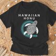 ハワイアン ホヌ ポリネシア トライバル ウミガメ ハワイ エスト 1959 Tシャツ 高齢者への贈り物