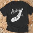 ピアノの鍵盤・音符・楽器ピアノ Tシャツ 高齢者への贈り物
