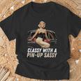 ピンナップガール クラシック オールドカー クラッシー ピンナップ生意気付き Tシャツ 高齢者への贈り物