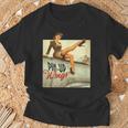 ピンナップガールの羽ビンテージポスターww2 Tシャツ 高齢者への贈り物