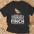 フィンチになれない限り、自分らしくいてください 面白いキンカチョウ Tシャツ 高齢者への贈り物