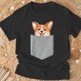 ポケットから覗く可愛いコーギーのデザイン Tシャツ 高齢者への贈り物