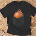 ポケットに入った玉ねぎ、胸に面白い玉ねぎ。 Tシャツ 高齢者への贈り物