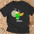 メロン 3 Melon メロンソーダ クリームソーダ カット 『デリシャス フルーツ』果物 リアル 面白い イラスト Tシャツ 高齢者への贈り物