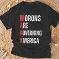 モロンはアメリカを支配している政治的ユーモアの自由のスピーチ Tシャツ 高齢者への贈り物