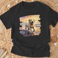 ラブラドールオンザビーチ、ラボ、犬、ラブラドール子犬 Tシャツ 高齢者への贈り物