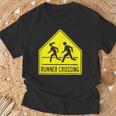 ランナー クロッシング サイン モチベーションを高める 面白い ランニング Tシャツ 高齢者への贈り物