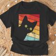 レトロな黒猫、ヴィンテージスタイルの黒猫。 Tシャツ 高齢者への贈り物