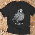 不機嫌そうなピジョン I カートゥーンピジョン Tシャツ 高齢者への贈り物
