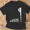 人類の進化 ロッククライミング エイドクライミング フリークライミング アルパインクライミング 登攀 登山 ボルダリング Tシャツ 高齢者への贈り物