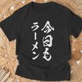 今日もラーメン 面白いtシャツ つけ麺 文字入り メンズ おもしろ 面白い 服 オリジナル グッズ 文字tシャツ ネタ Tシャツ 高齢者への贈り物