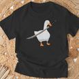 刀を持ったアヒルと剣を持つアヒル 刀包丁 ガチョウ Tシャツ 高齢者への贈り物