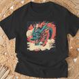 大胆でクールな外観の素晴らしい日本のドラゴン。 Tシャツ 高齢者への贈り物