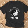 太極拳の心と体の健康のための陰陽師 Tシャツ 高齢者への贈り物