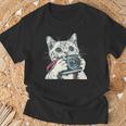 旅行や写真を撮るのに最適なカメラ猫。 Tシャツ 高齢者への贈り物