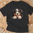 素敵で面白い覗き見犬 バーニーズマウンテンドッグ Tシャツ 高齢者への贈り物