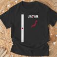 縦型日本国旗、文字「Japan」&シルエットマップ Tシャツ 高齢者への贈り物