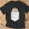 胸ポケットに入ったハリネズミ 衣類 ハリネズミ ギフト Tシャツ 高齢者への贈り物
