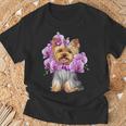 花を持つヨークシャー テリア Tシャツ 高齢者への贈り物